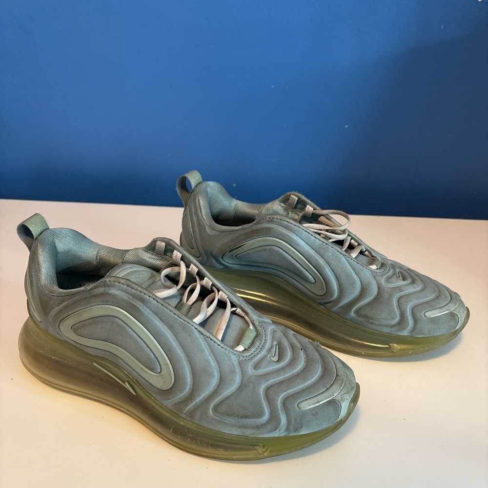 Women’s size 6.5 Nike air max portal sneakers